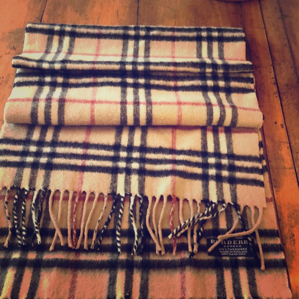 Women Burberry cashmere scarf